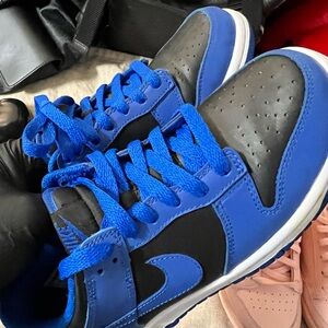 Nike Women's Blue and Black Sneakers